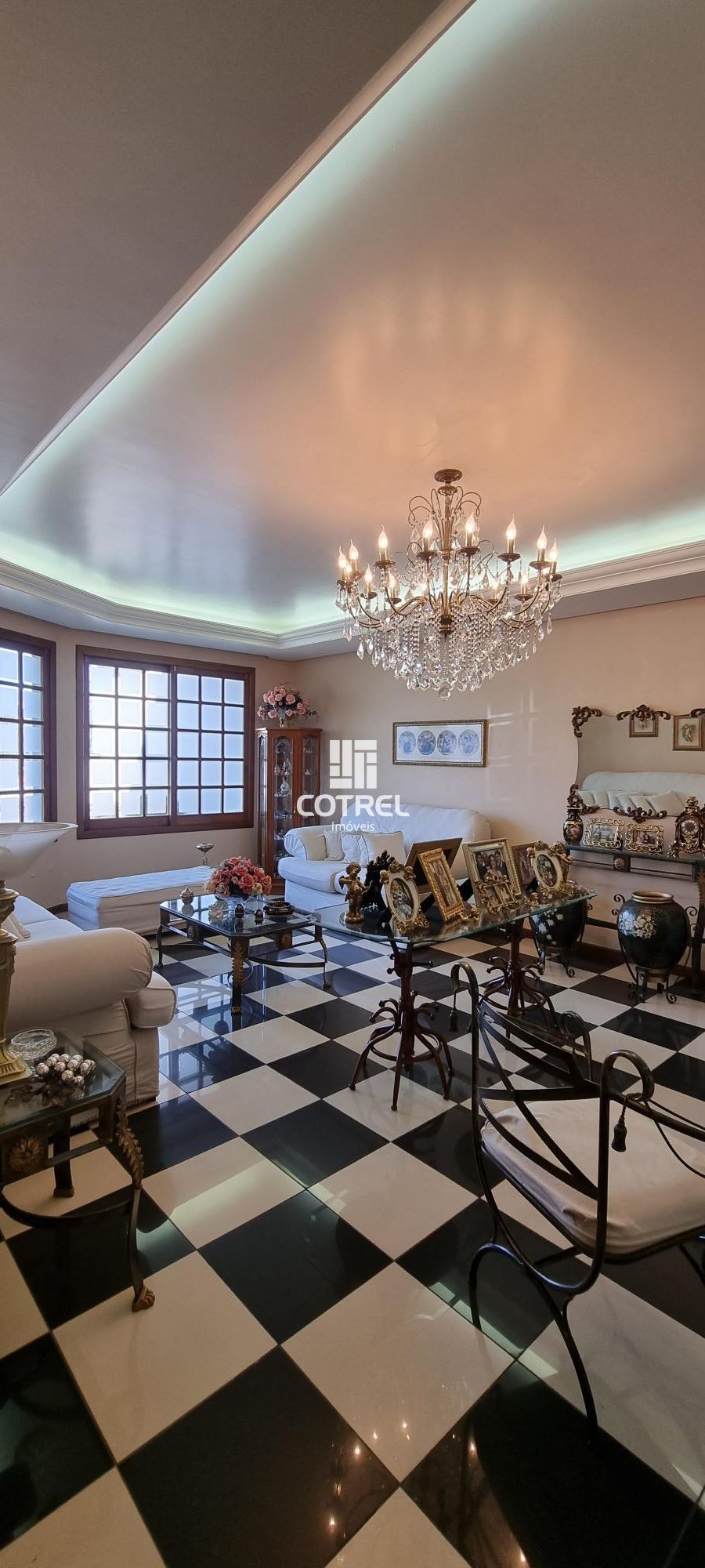 Linda casa com 4 dormitórios, sendo 3 suítes e 2 vagas de garagem na Avenida Lib