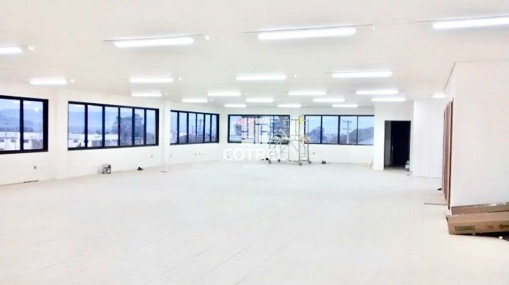 Sala Comercial para venda e locação 300 m² situada no Bairro Camobi na cidade de