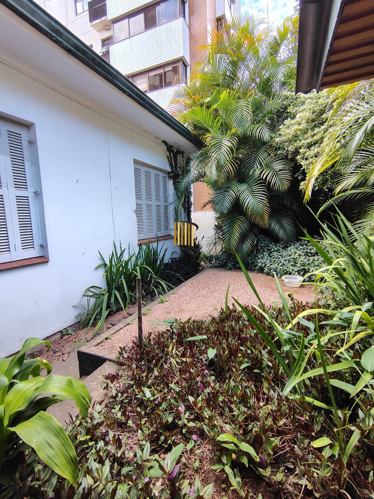 Casa no Bairro Petrópolis em Porto Alegre - Rua calma junto Av. Protásio Alves