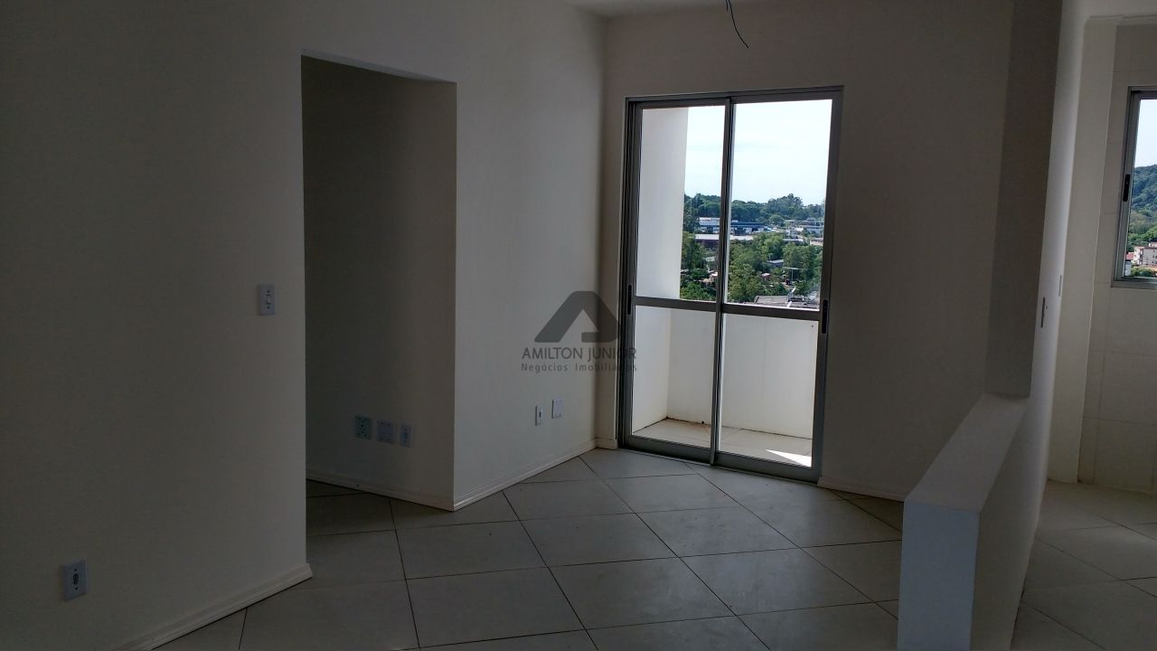 Apartamento à venda com 2 quartos, 67m² - Foto 3