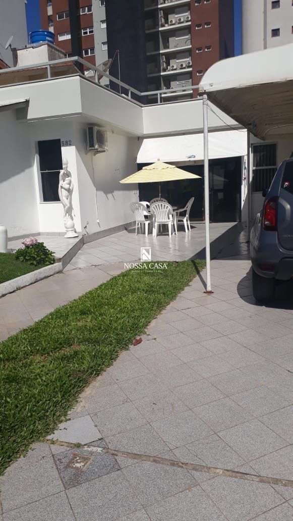 Casa à venda com 4 quartos, 150m² - Foto 2