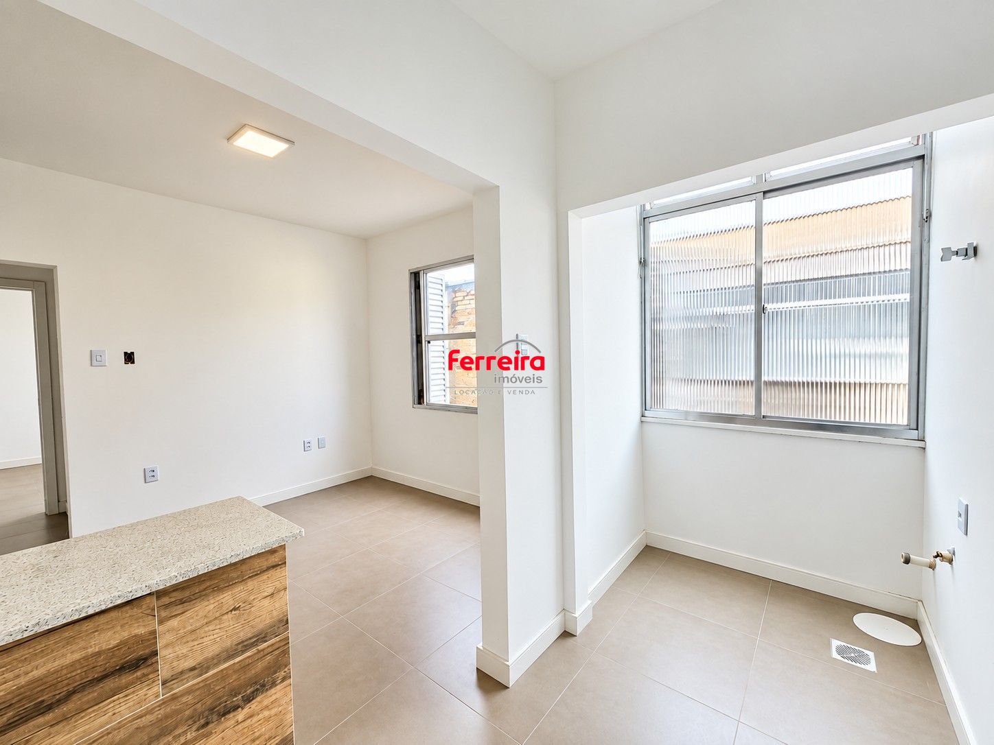 apartamento-cozinha-bancada-living