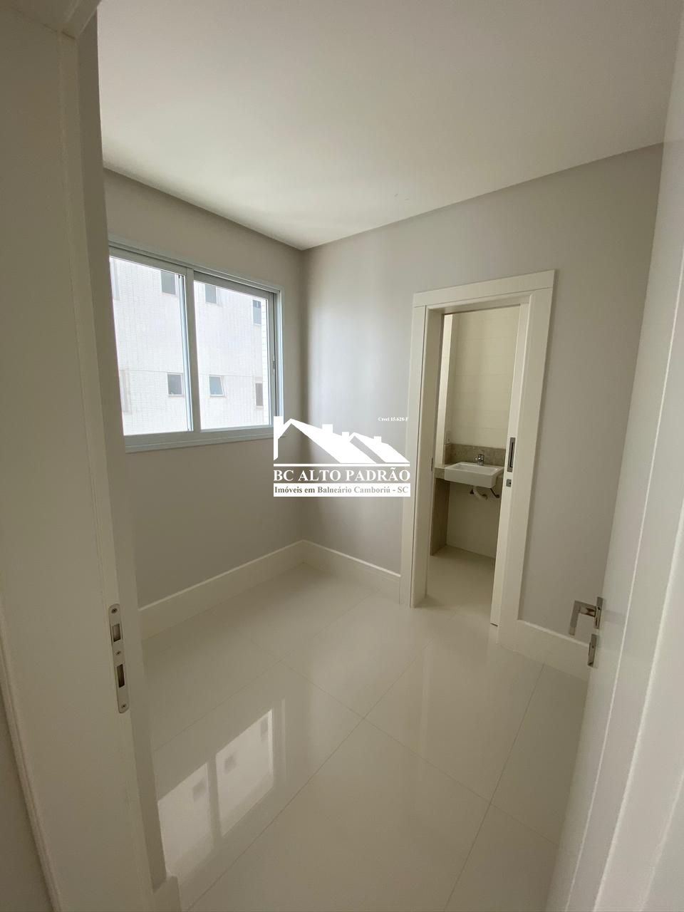 Apartamento à venda com 4 quartos, 237m² - Foto 8