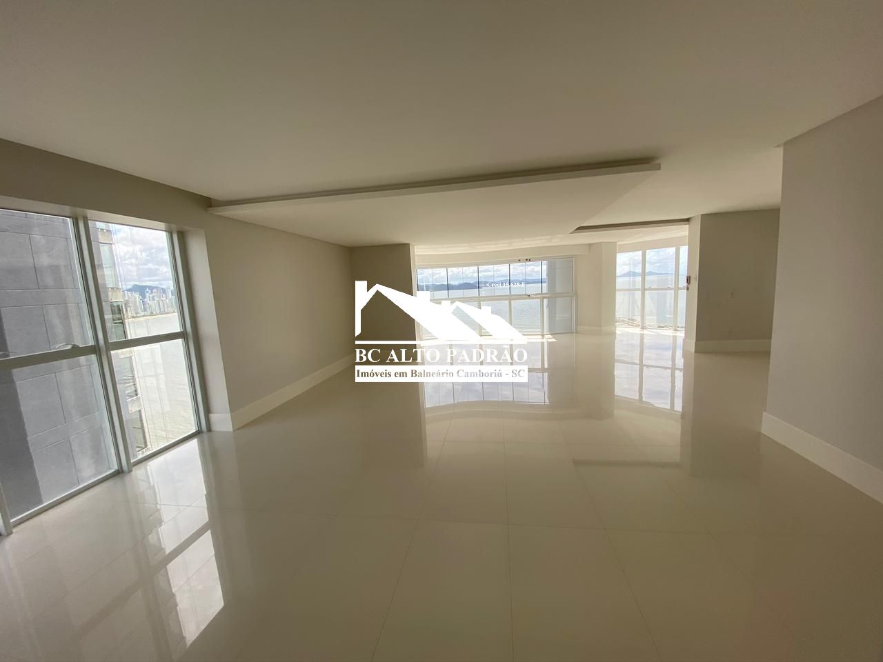 Apartamento à venda com 4 quartos, 237m² - Foto 3