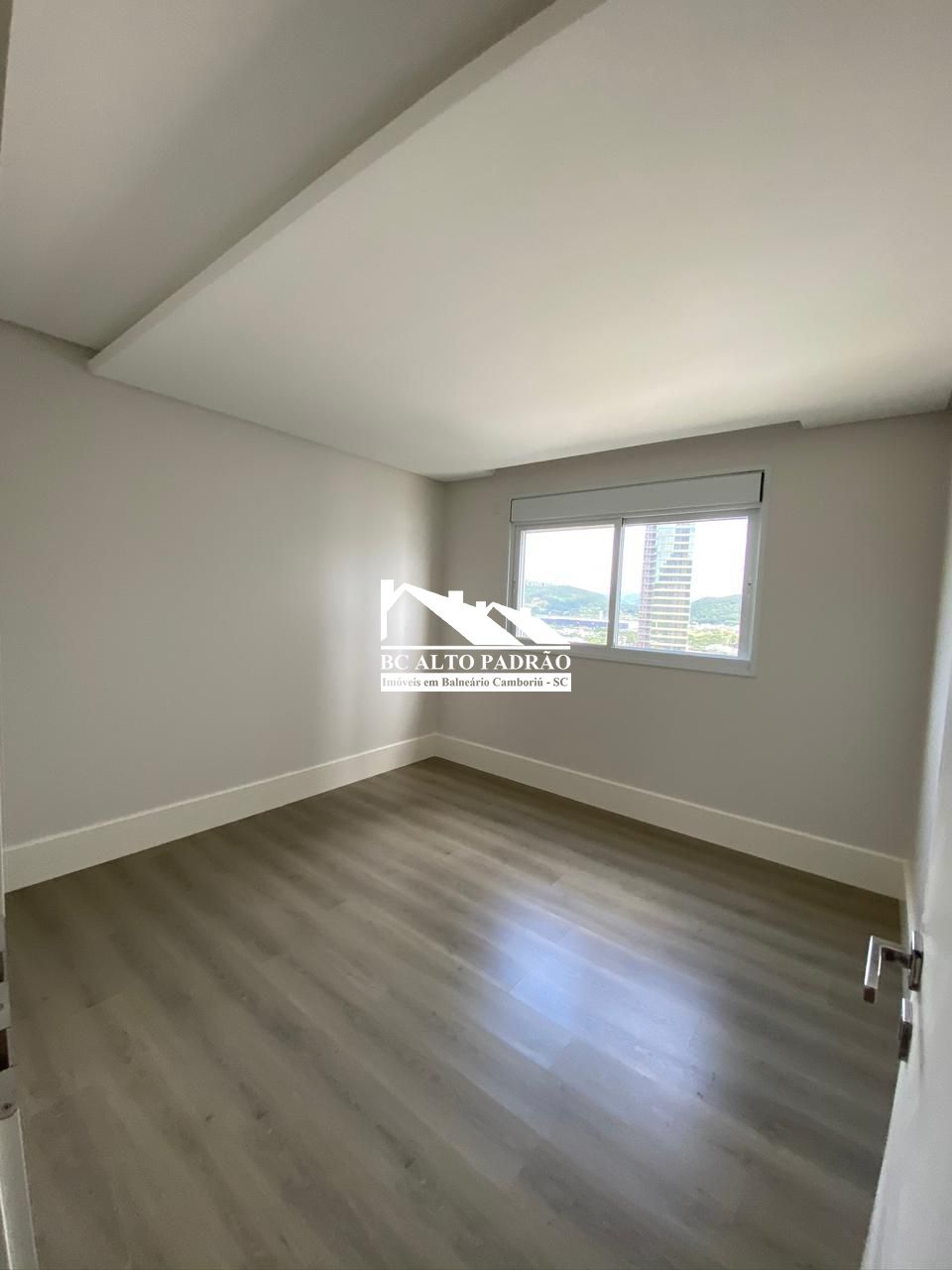 Apartamento à venda com 4 quartos, 237m² - Foto 13