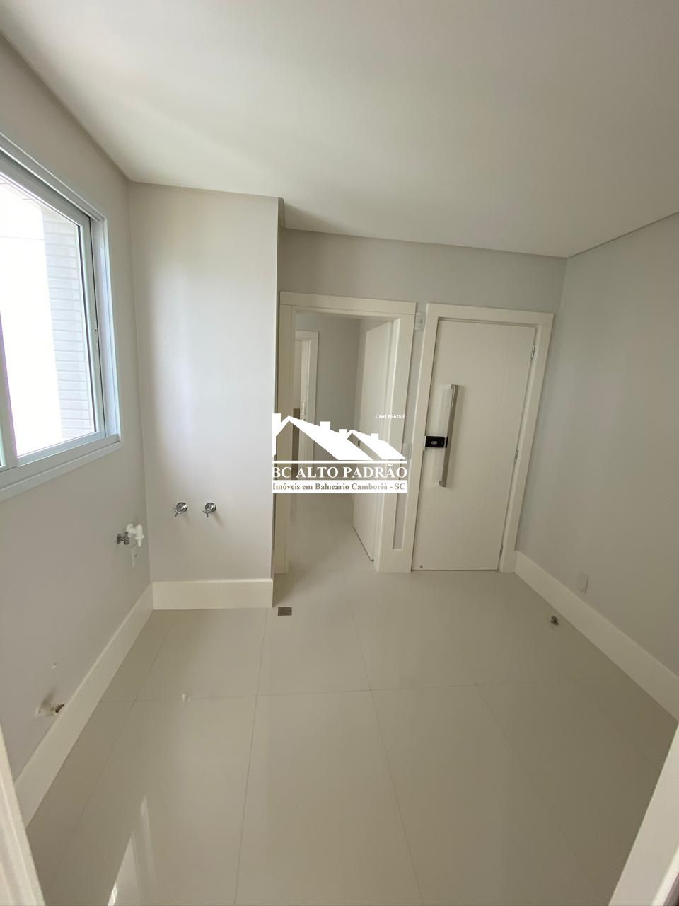 Apartamento à venda com 4 quartos, 237m² - Foto 9