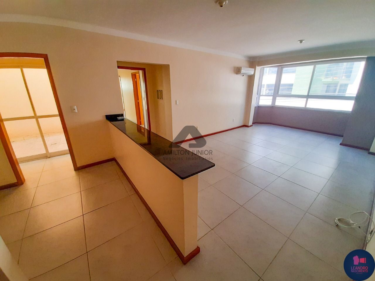 Apartamento à venda com 3 quartos, 102m² - Foto 2