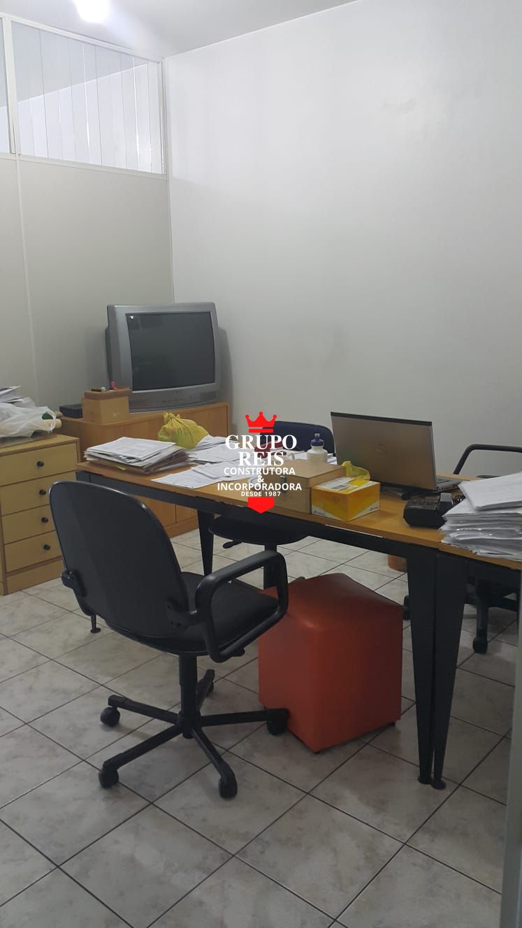 Prédio comercial com 5 andares e salão de festas na cobertur