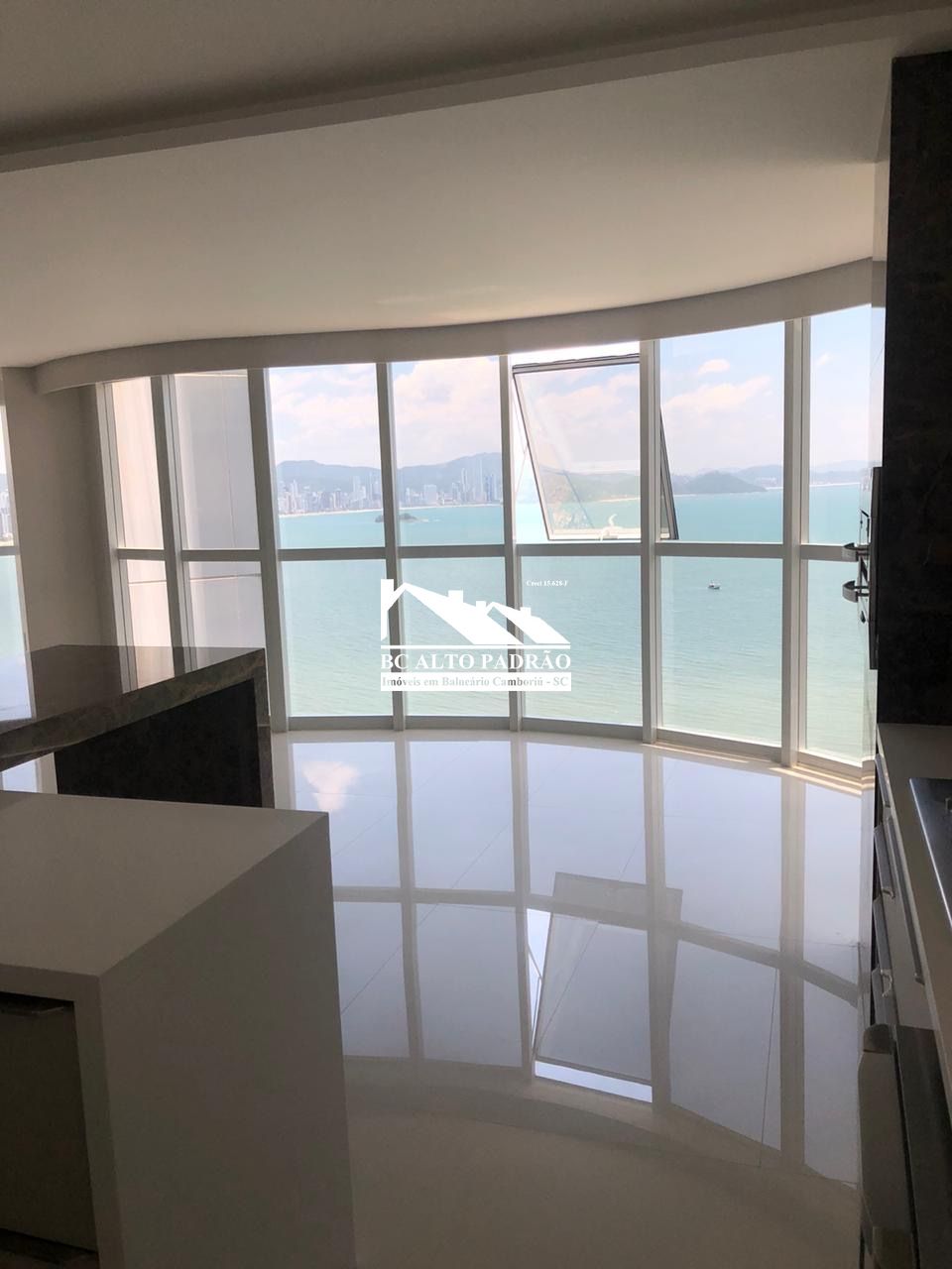 Apartamento para alugar com 4 quartos, 237m² - Foto 4