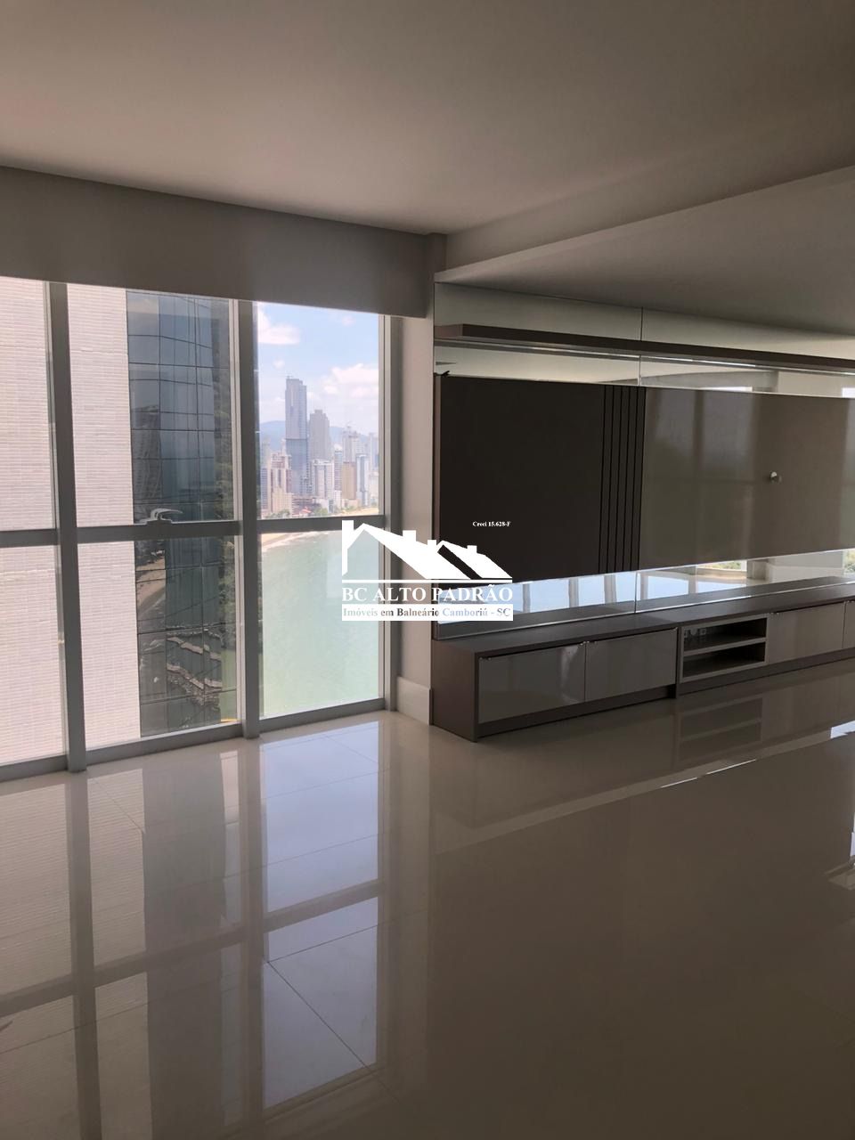 Apartamento para alugar com 4 quartos, 237m² - Foto 9