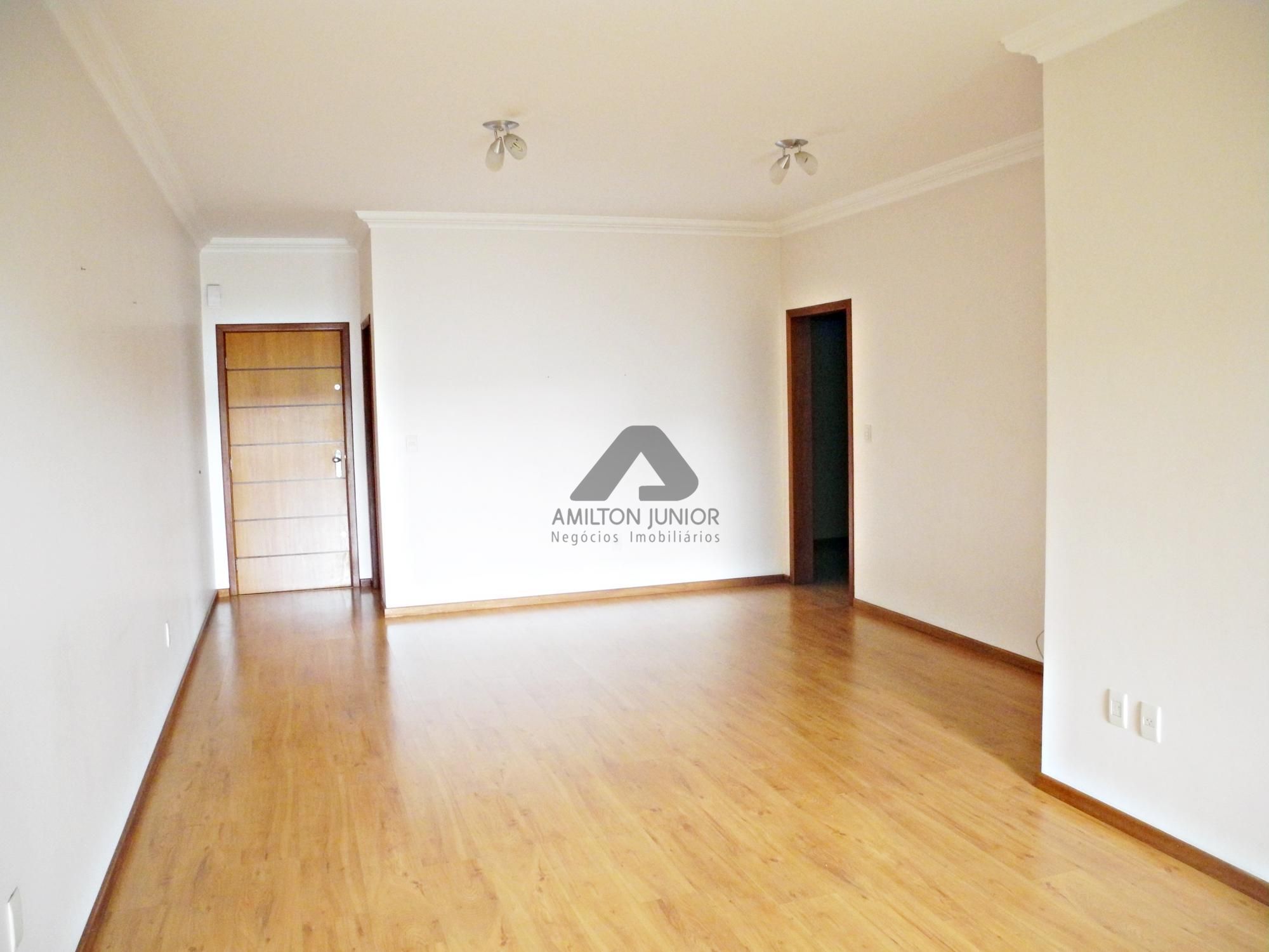 Apartamento à venda com 3 quartos, 140m² - Foto 3