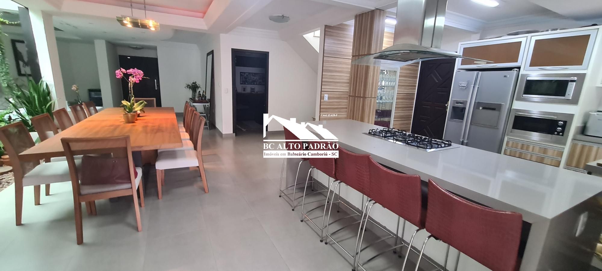 Casa de Condomínio para alugar com 3 quartos, 380m² - Foto 10