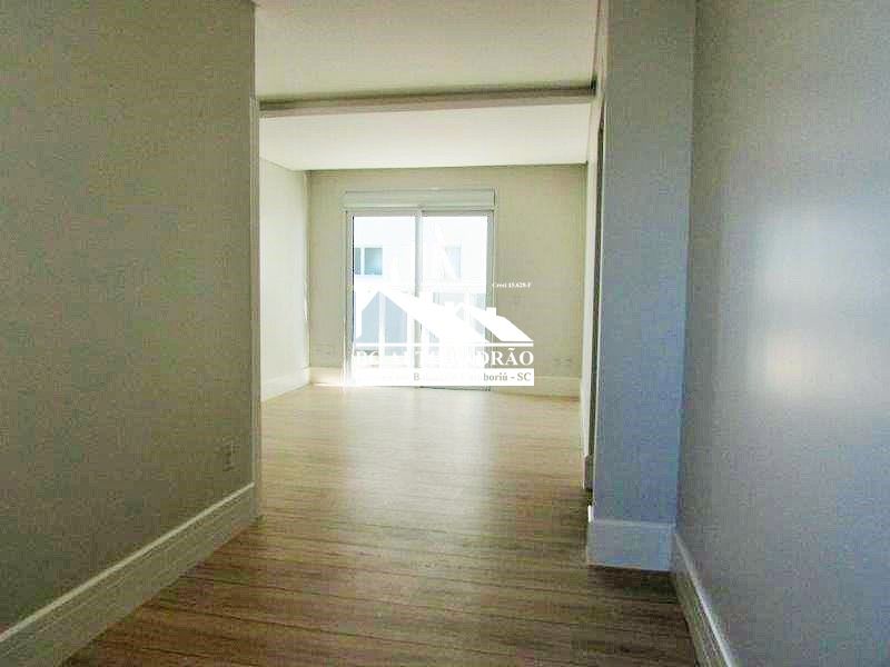 Apartamento à venda com 4 quartos, 237m² - Foto 17