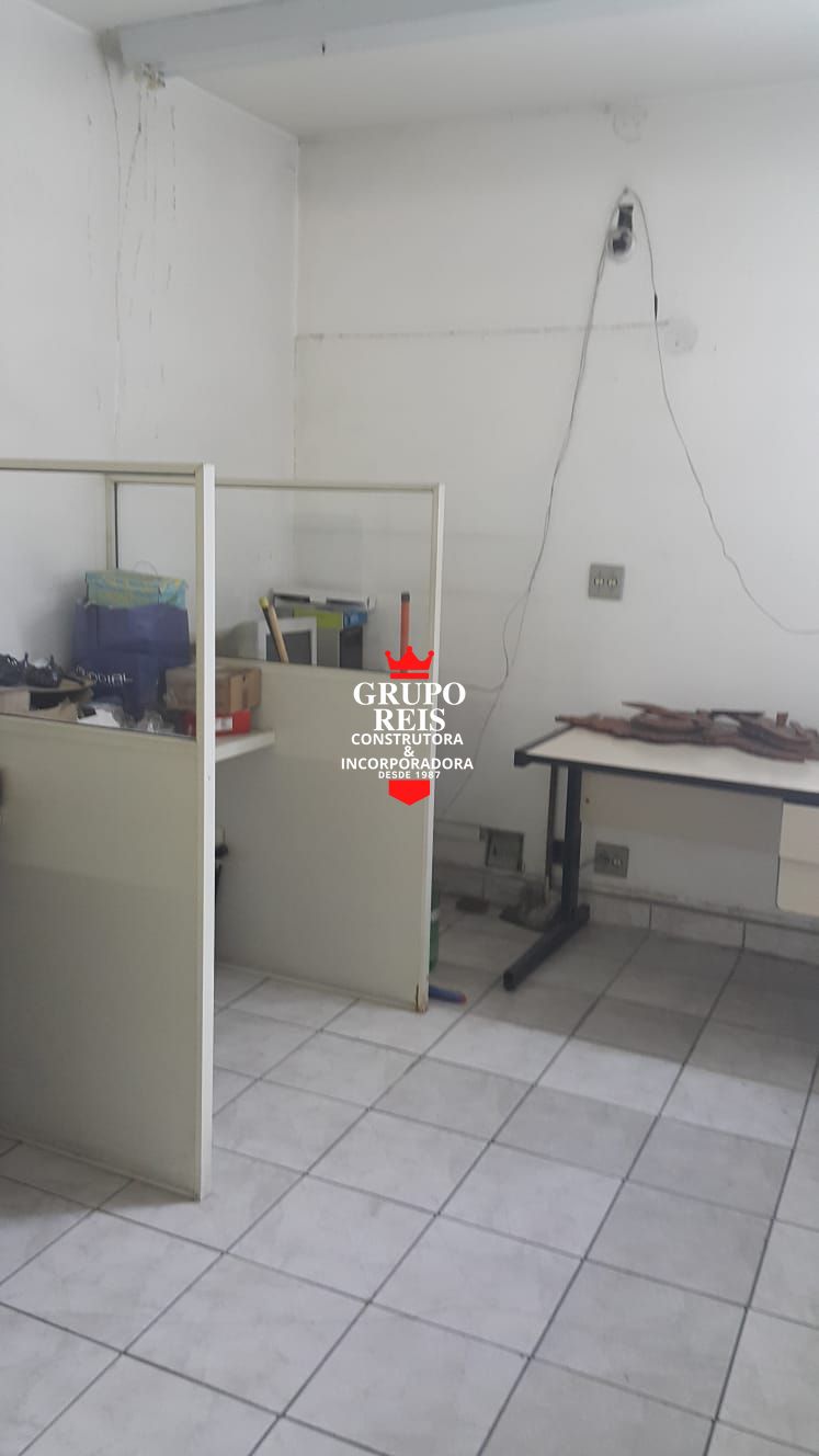 Prédio comercial com 5 andares e salão de festas na cobertur