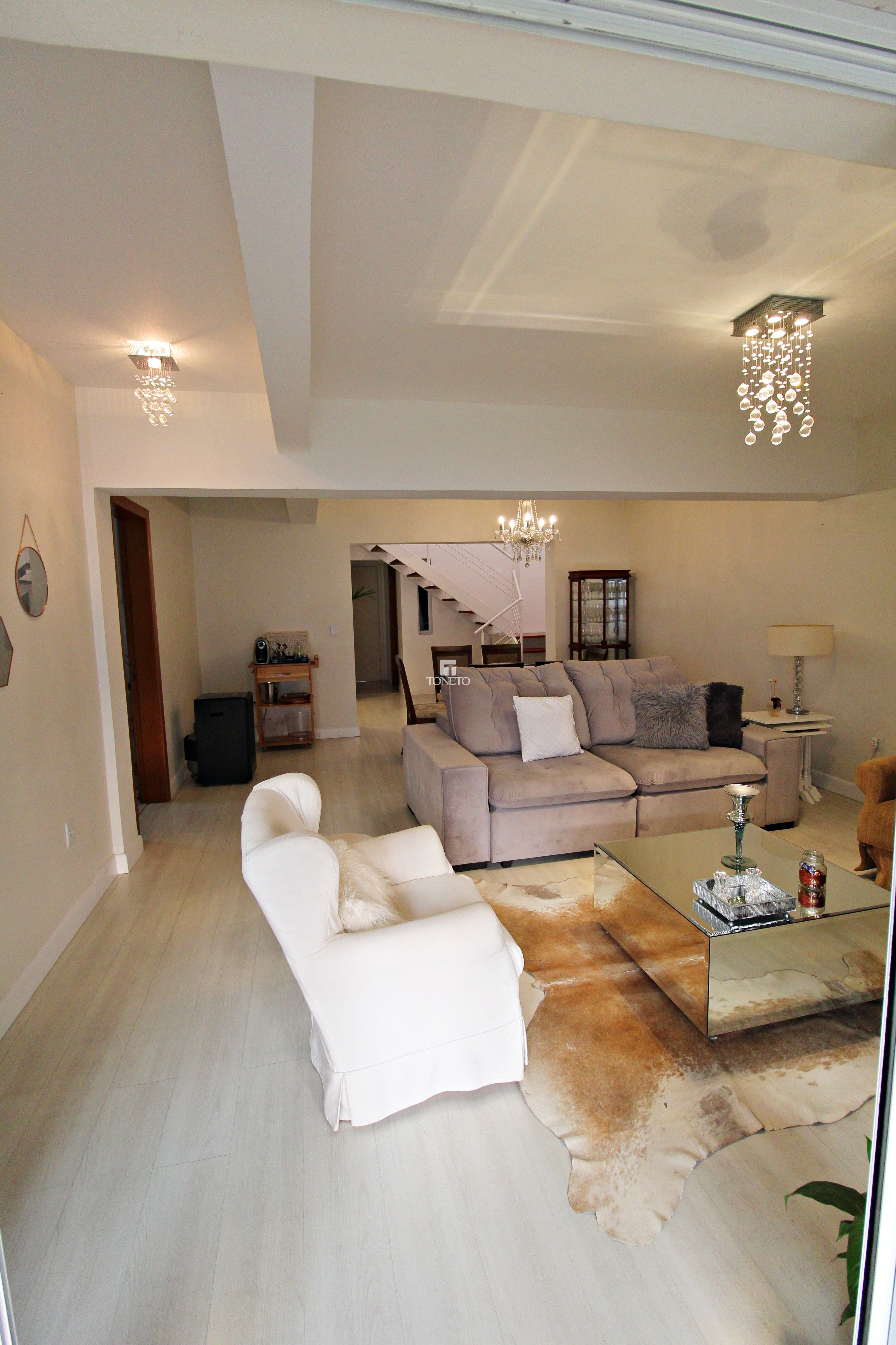 Casa, 4 quartos, 325 m² - Foto 1