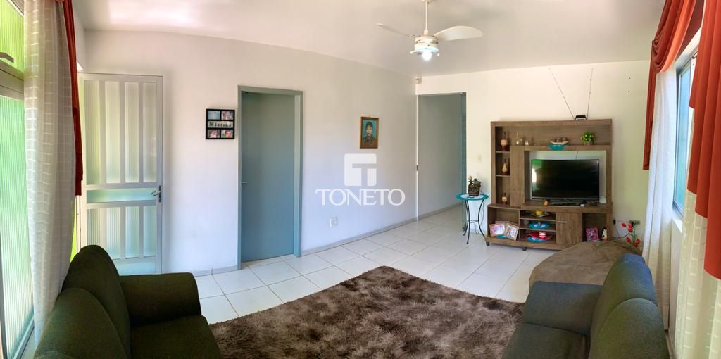 Casa à venda com 8 quartos, 240m² - Foto 2