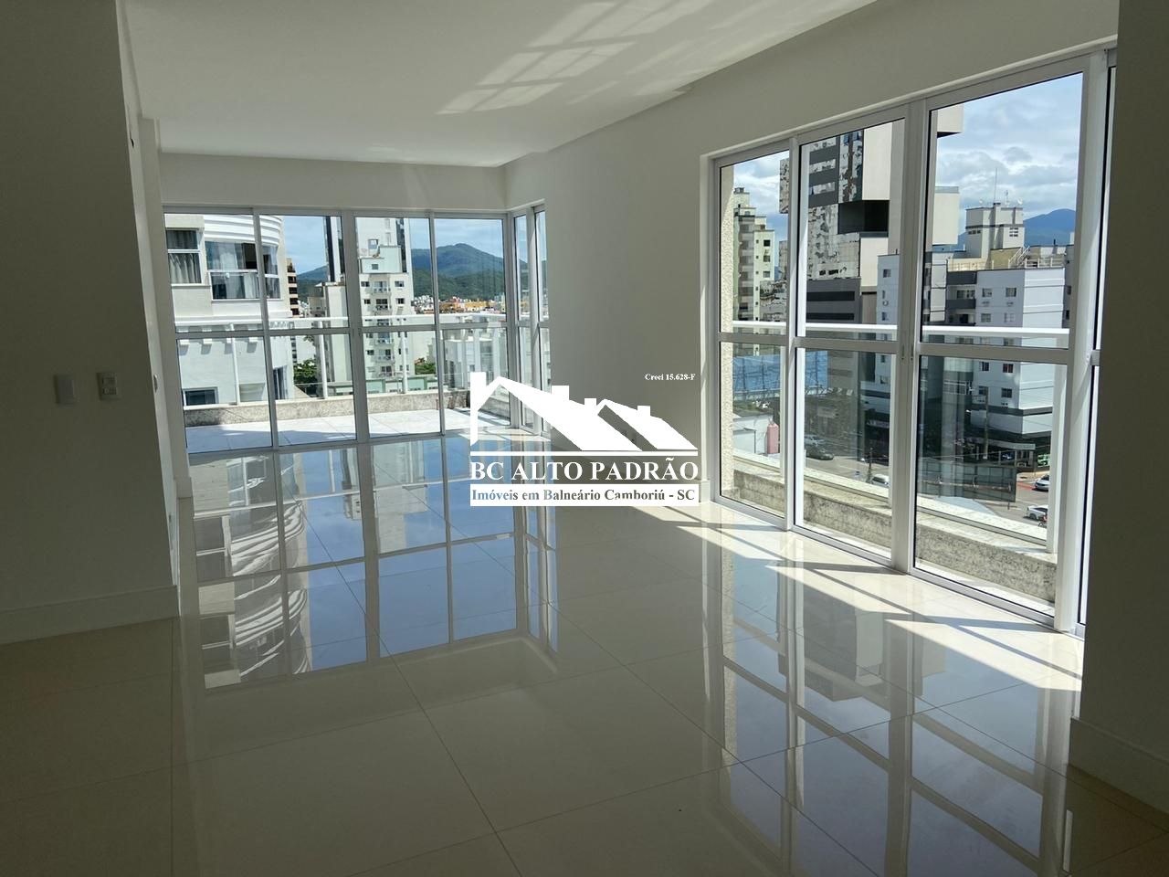 Apartamento à venda com 3 quartos, 123m² - Foto 9