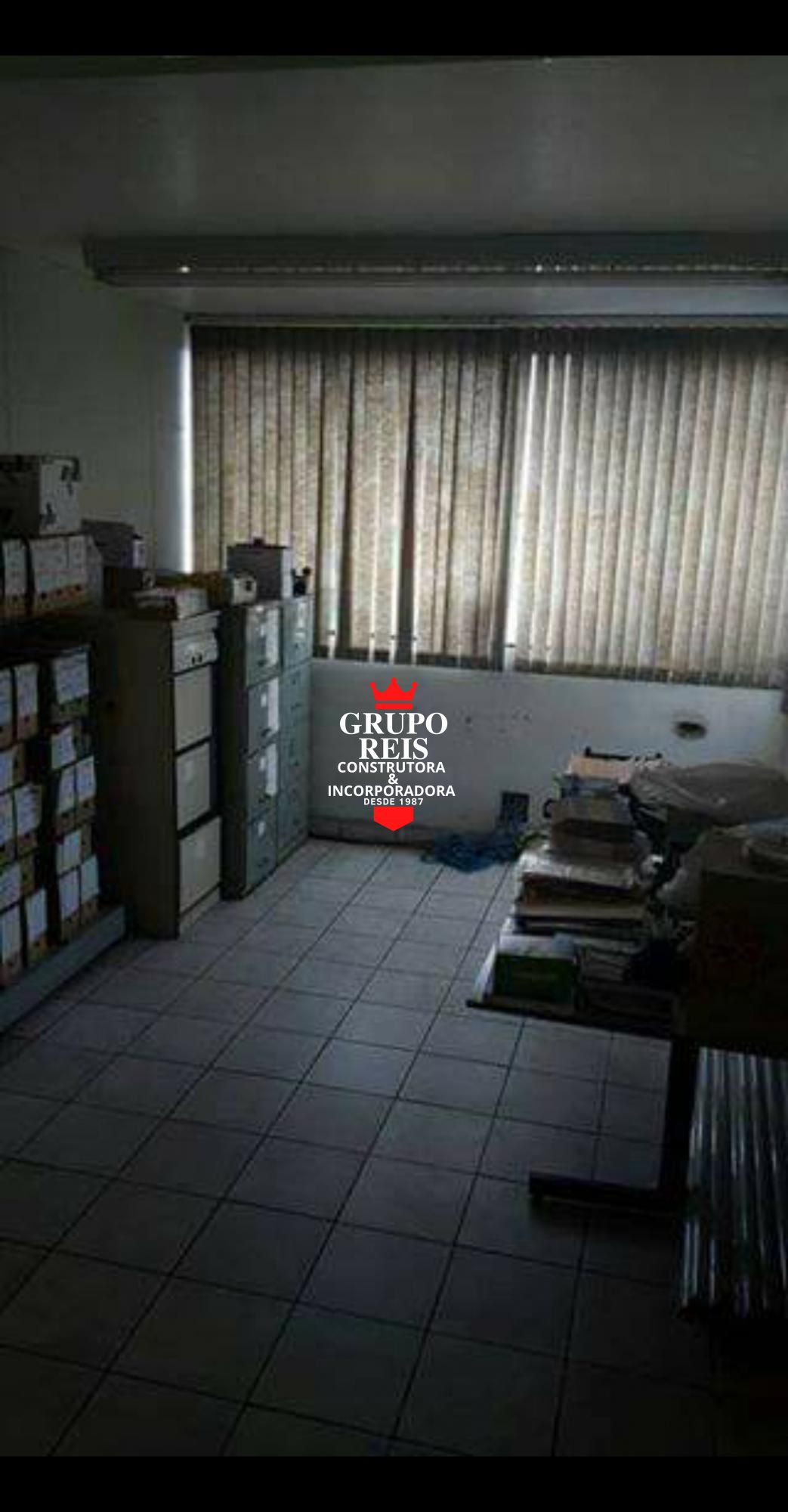 Prédio comercial com 5 andares e salão de festas na cobertur