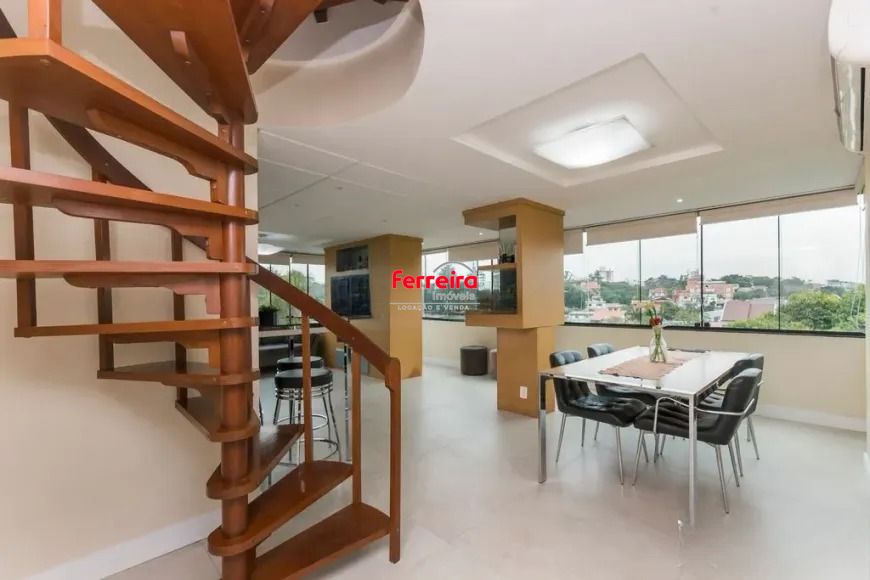 Cobertura com 3 dormitórios, suíte e 2 vagas.
