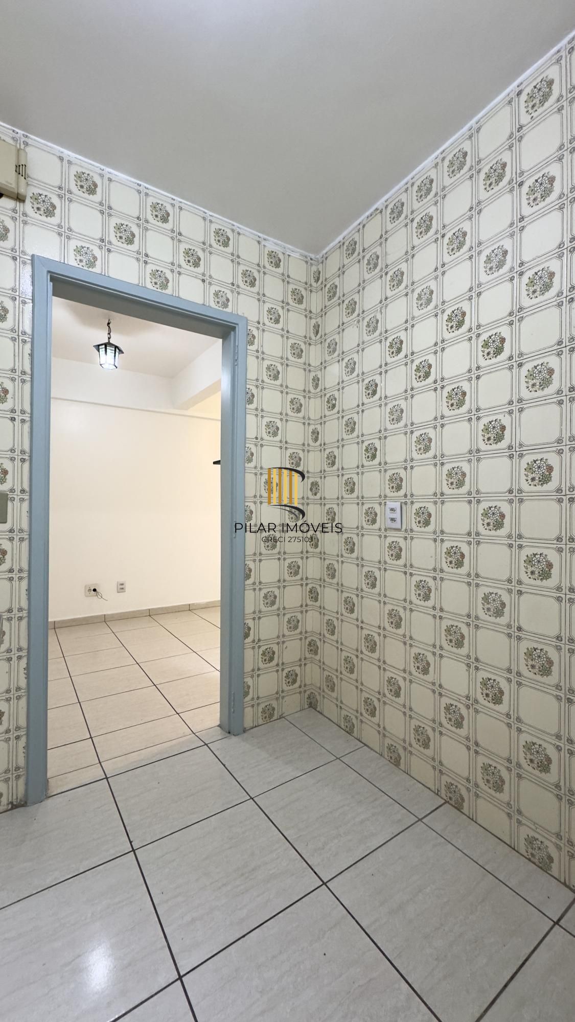 STUDIO DE 30 M² NO MIOLO DA CIDADE BAIXA