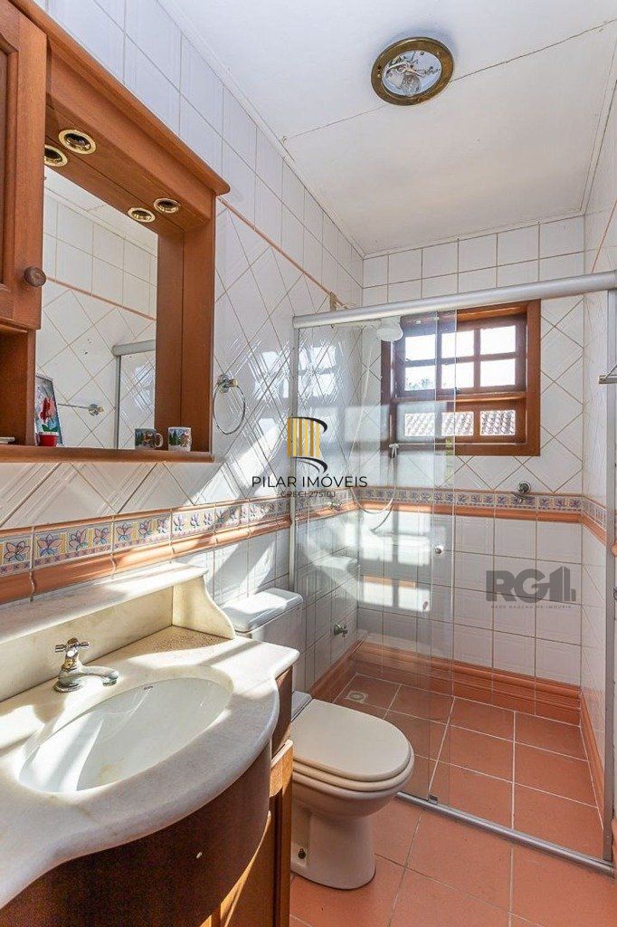 Casa 216m² - 4 dormitórios, 5 vagas no bairro Partenon