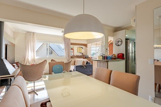 Casa em Condomínio à venda com 4 dormitórios, 248m² e 4 vagas no bairro Teresópolis, em Porto Alegre .