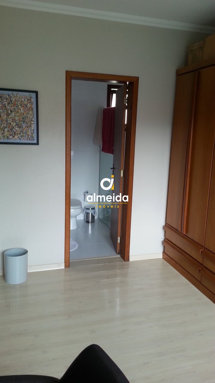 Casa à venda com 4 quartos, 240m² - Foto 35