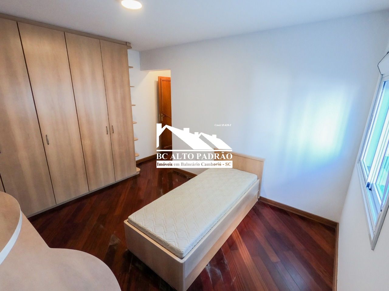 Apartamento à venda com 3 quartos, 185m² - Foto 8