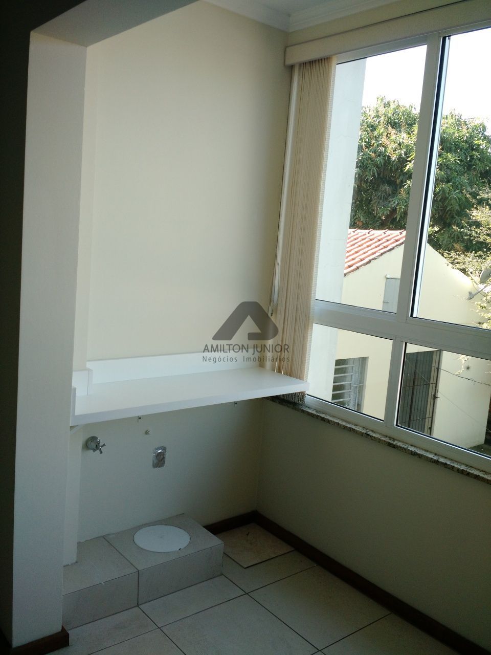 Apartamento à venda com 2 quartos, 75m² - Foto 4