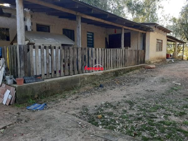Sítio para Venda - 200m², 3 dormitórios, 4 vagas - Lami