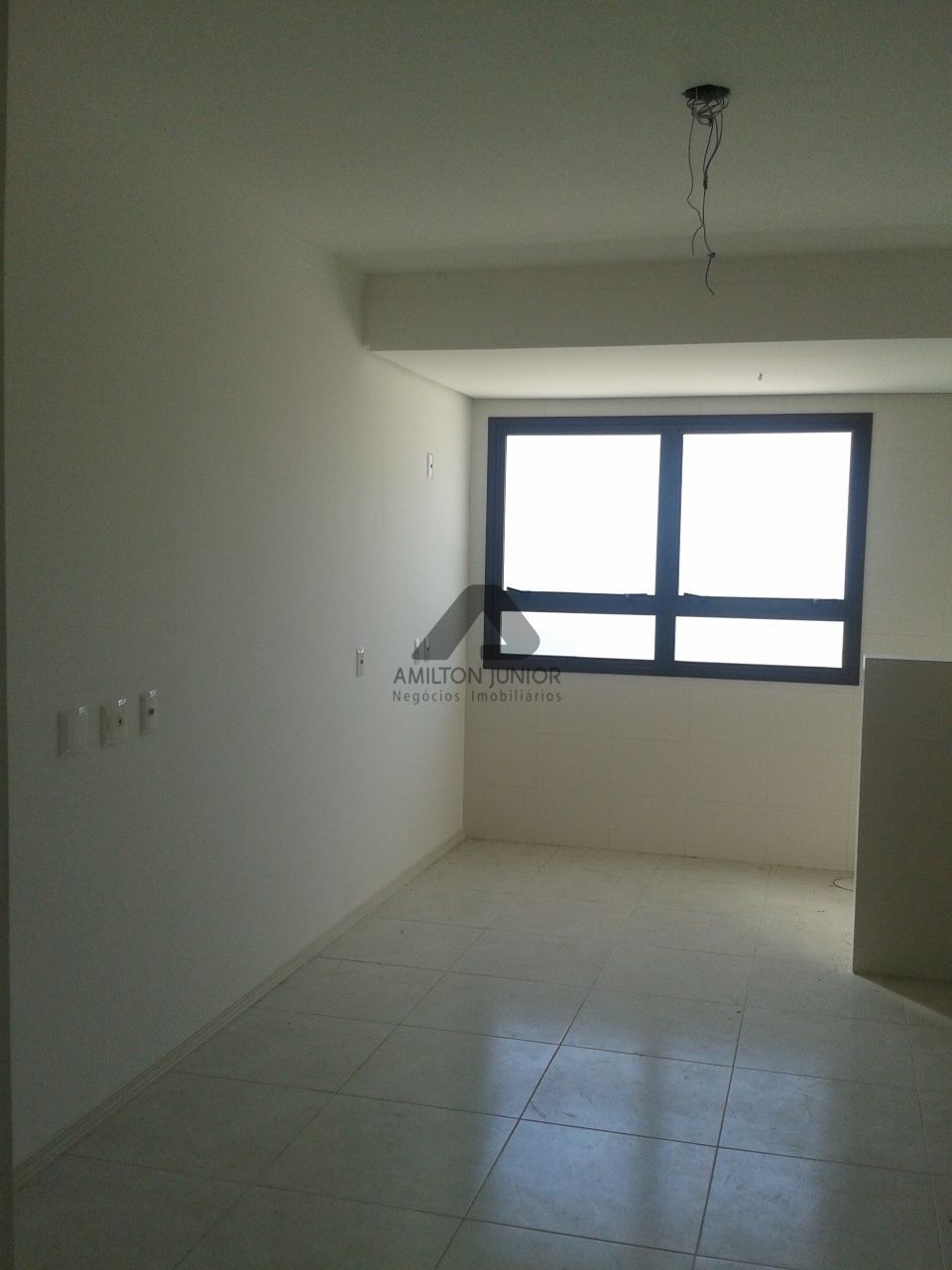 Apartamento à venda com 3 quartos, 150m² - Foto 3