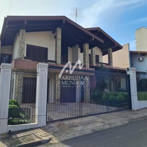 Casa com 414m² e 4 dormitórios no bairro Moinhos em Lajeado para Alugar