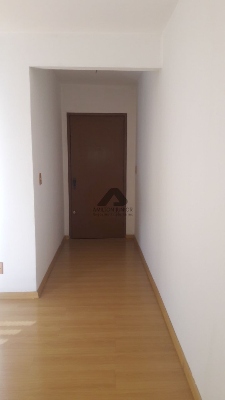 Apartamento à venda com 3 quartos, 120m² - Foto 2