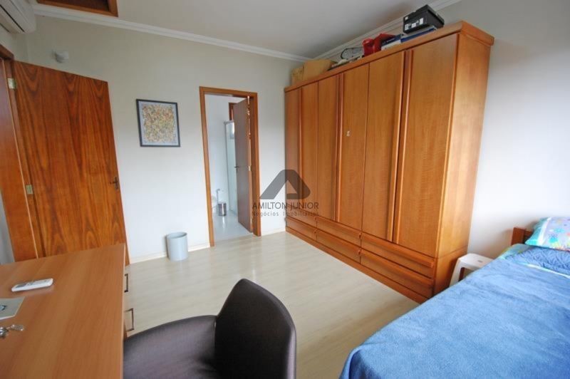 Casa à venda com 4 quartos, 240m² - Foto 11