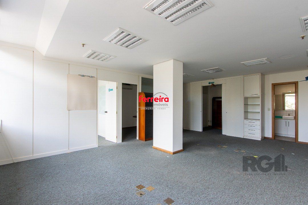 SALA COMERCIAL BAIRRO MENINO DEUS - 82m² DE ÁREA PRIVATIVA, 1 VAGA