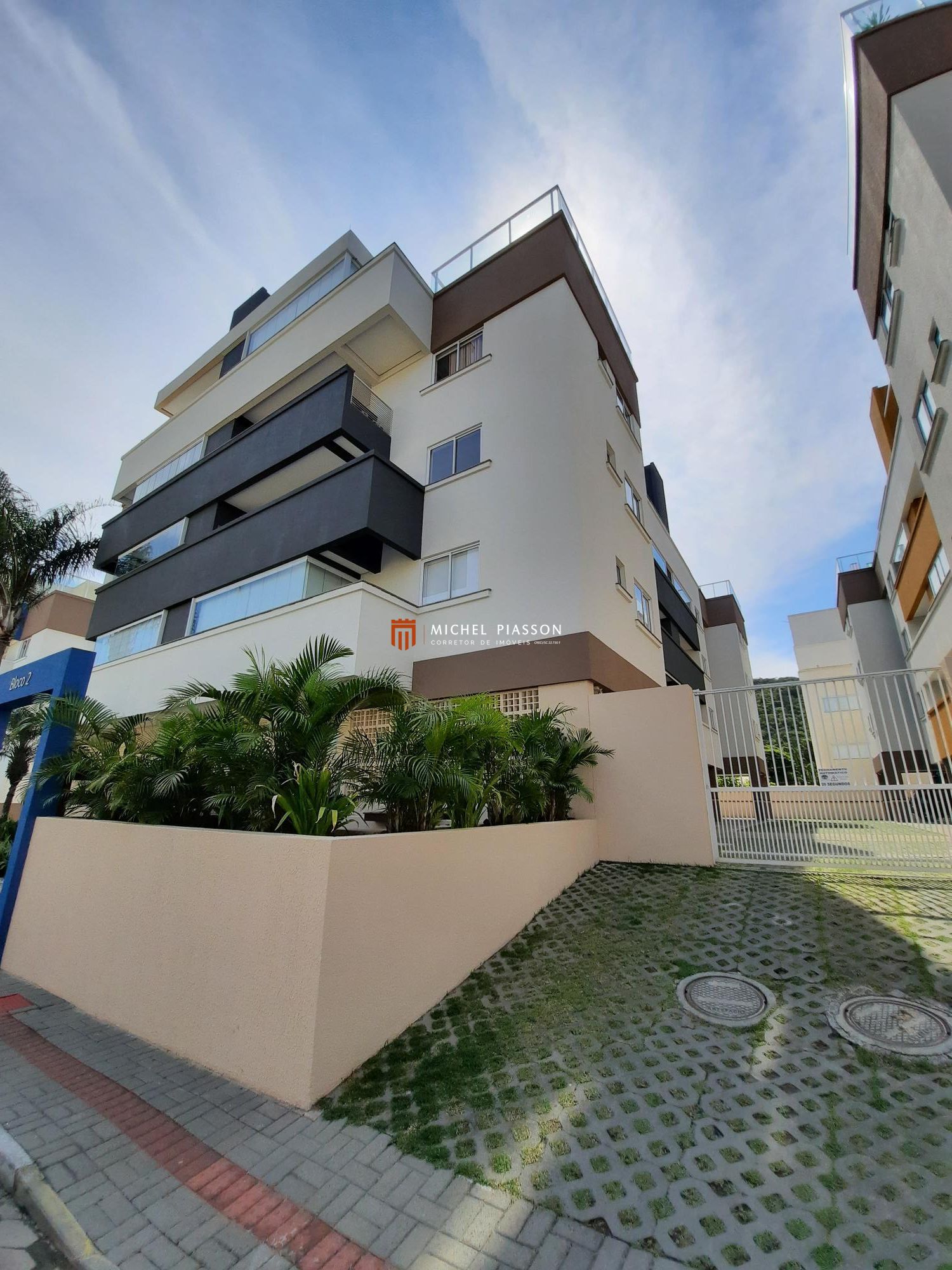 Apartamento à venda com 2 quartos, 67m² - Foto 2