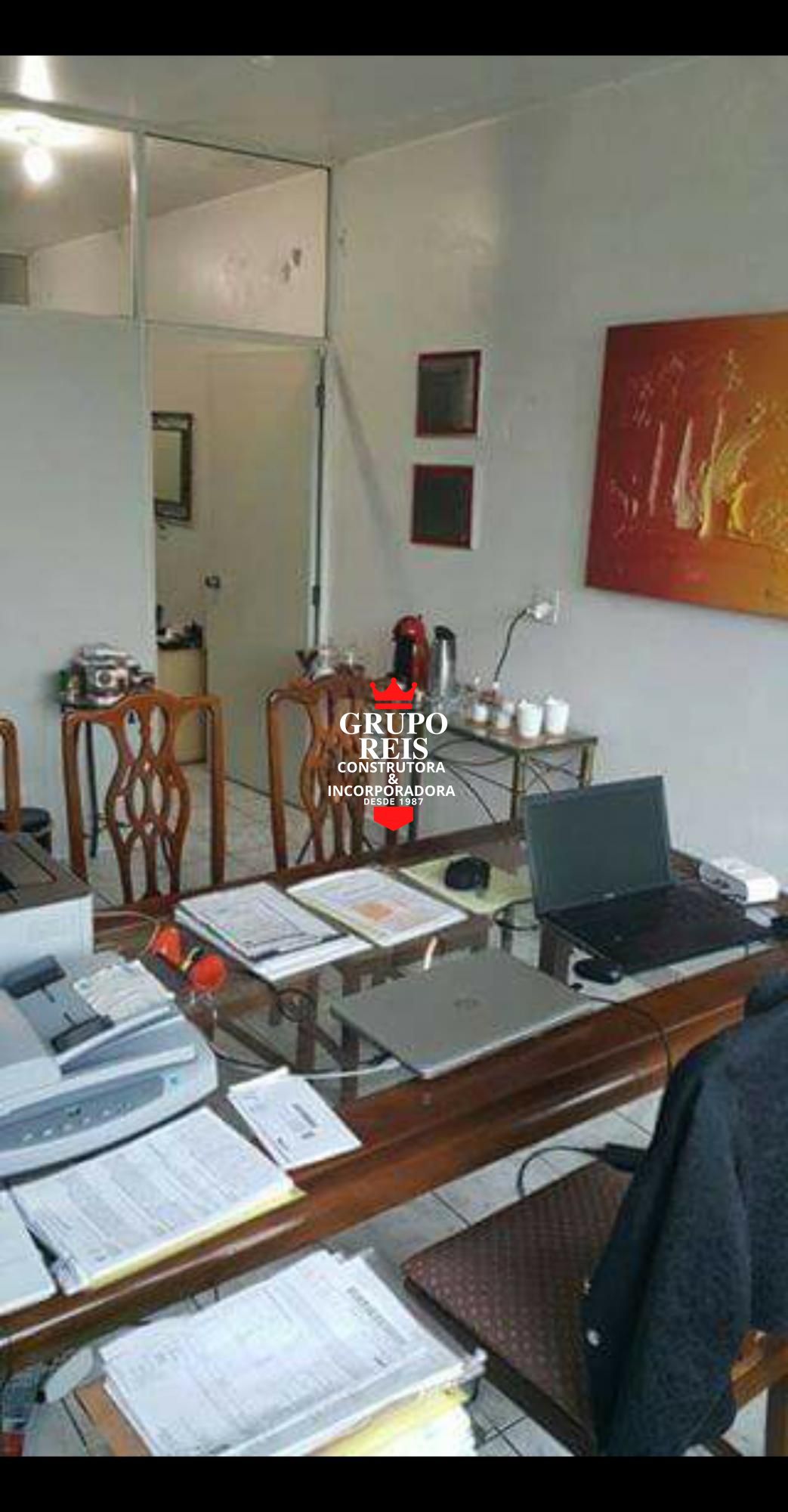 Prédio comercial com 5 andares e salão de festas na cobertur