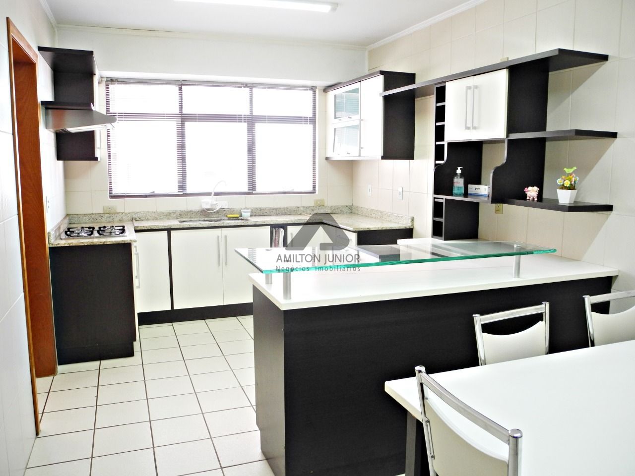 Apartamento à venda com 3 quartos, 173m² - Foto 2