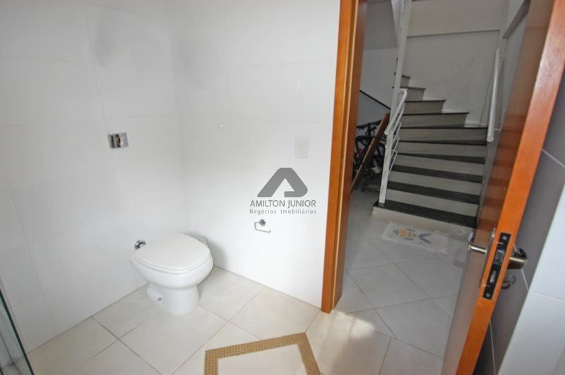 Casa à venda com 4 quartos, 240m² - Foto 5