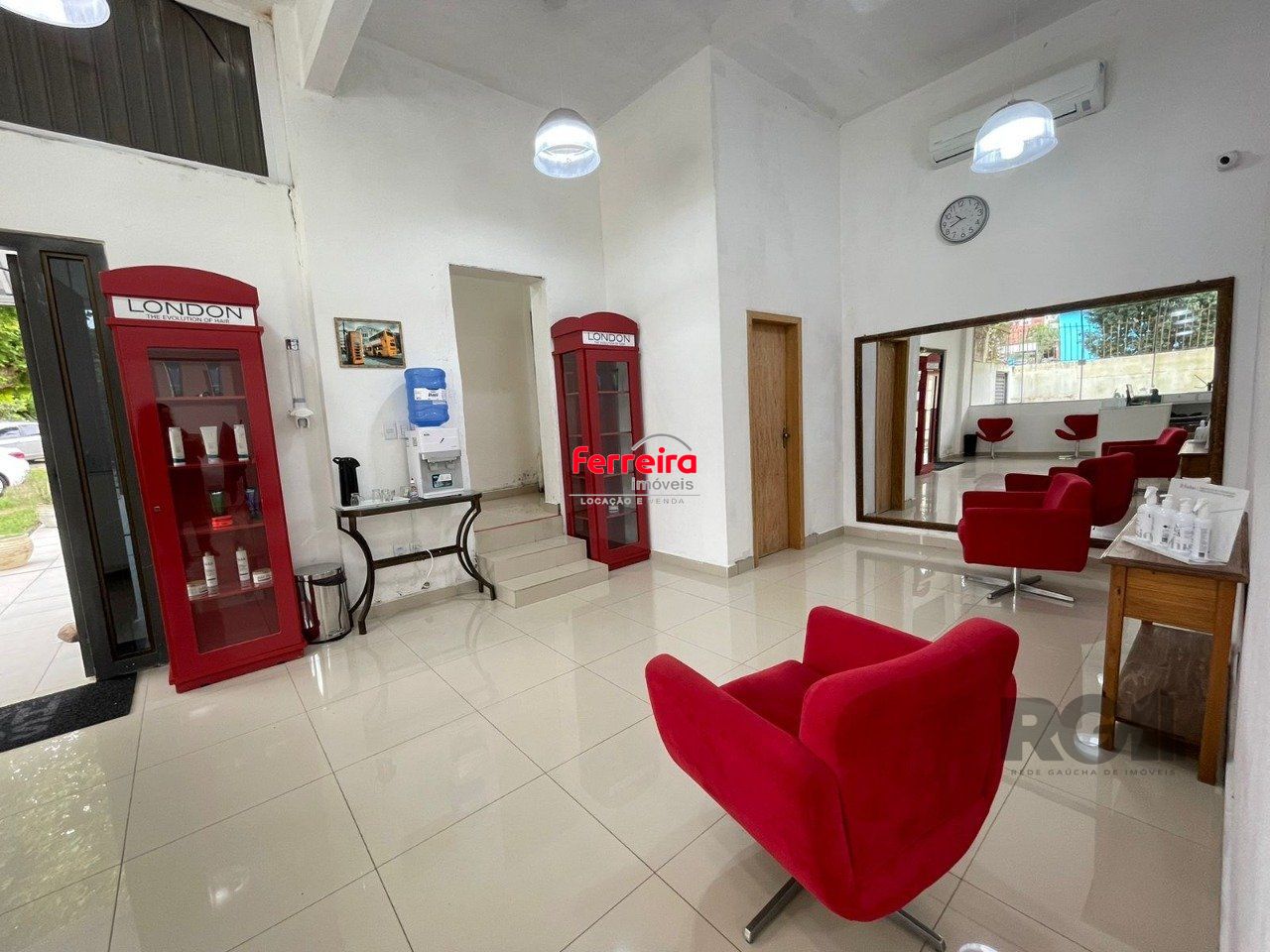 Prédio comercial 225m², com 5 lojas individuais, pé direito alto Vila Conceição.