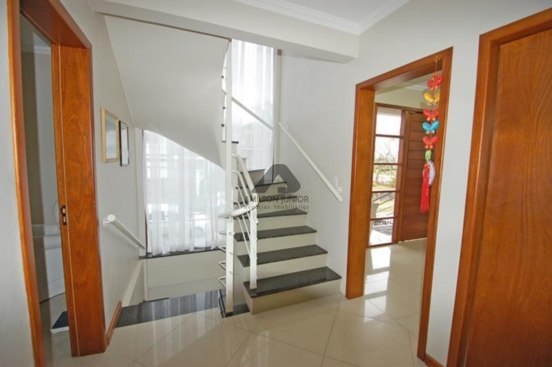 Casa à venda com 4 quartos, 240m² - Foto 4