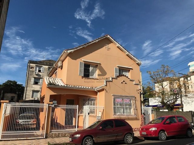 Casa à venda com 4 quartos, 250m² - Foto 1