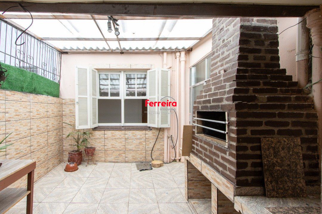 Apartamento térreo, com pátio, 2 quartos - Bairro Menino Deus