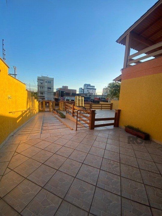 Sobrado 5 dormitórios no bairro Liberdade