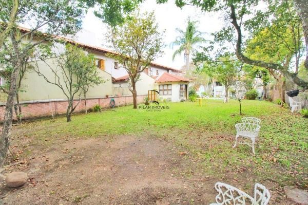 Casa em Porto Alegre, no bairro Jardim Isabel, com 4 dormitório(s), e 4 banheiros, à venda.