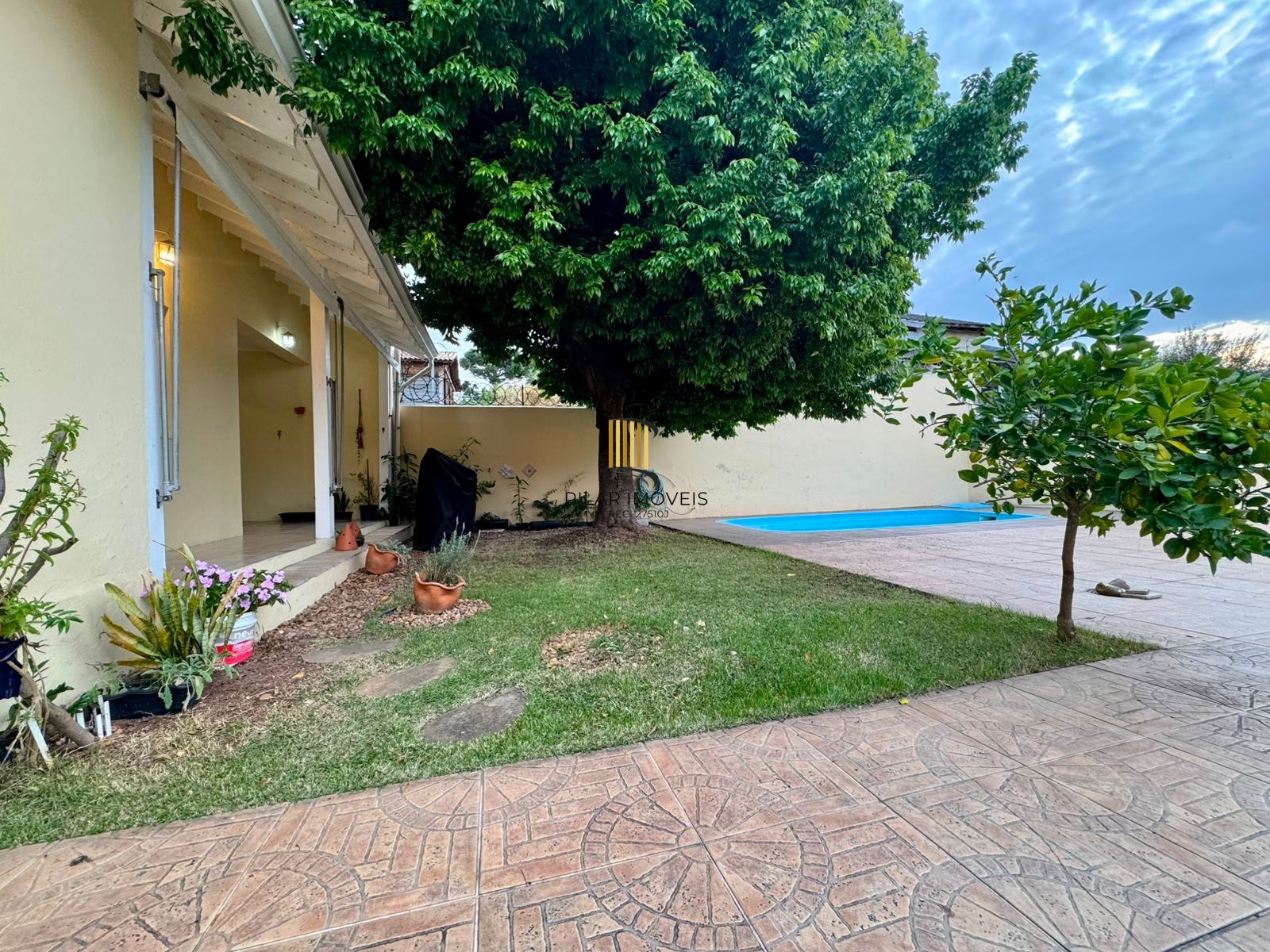 Casa 4 dormitórios 295m2 área construída bairro Nonoai