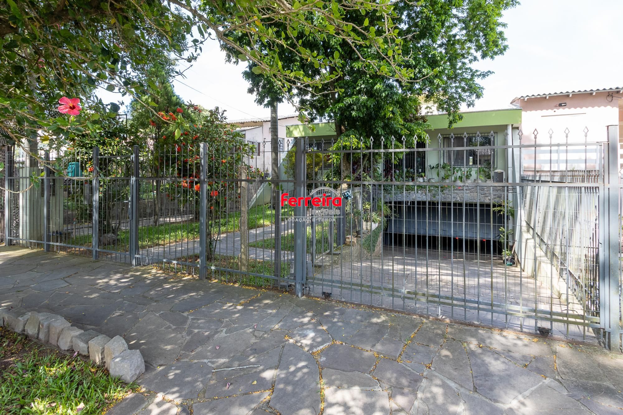 Casa com 3 quartos (1 suite), 4 vagas - Vila Nova