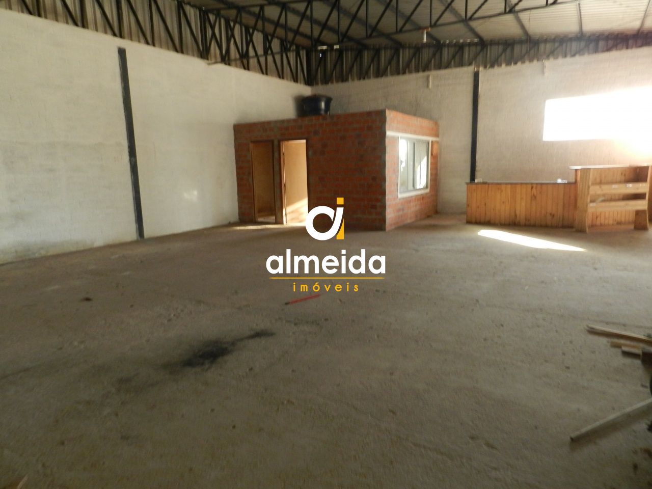 Pavilhão/galpão/depósito à venda, 560 m² por R$ 1.350.000,00