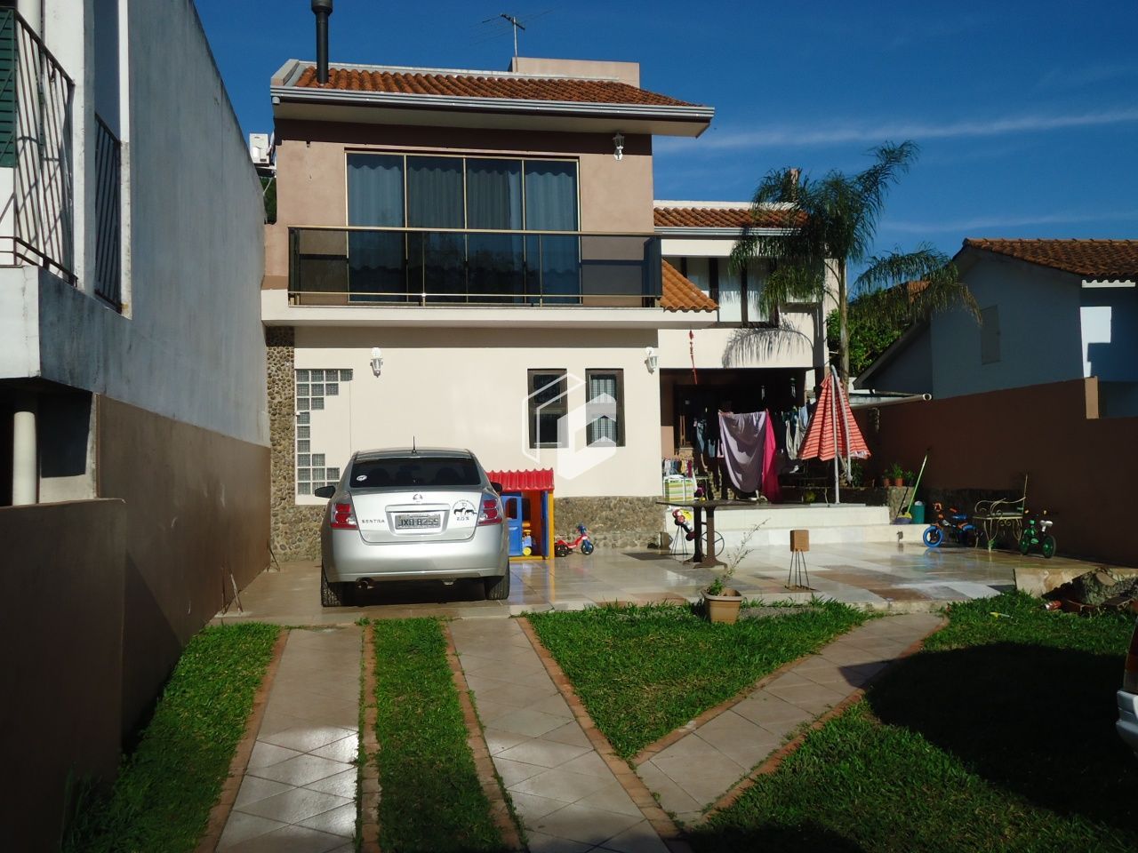 Casa à venda com 4 quartos, 140m² - Foto 1