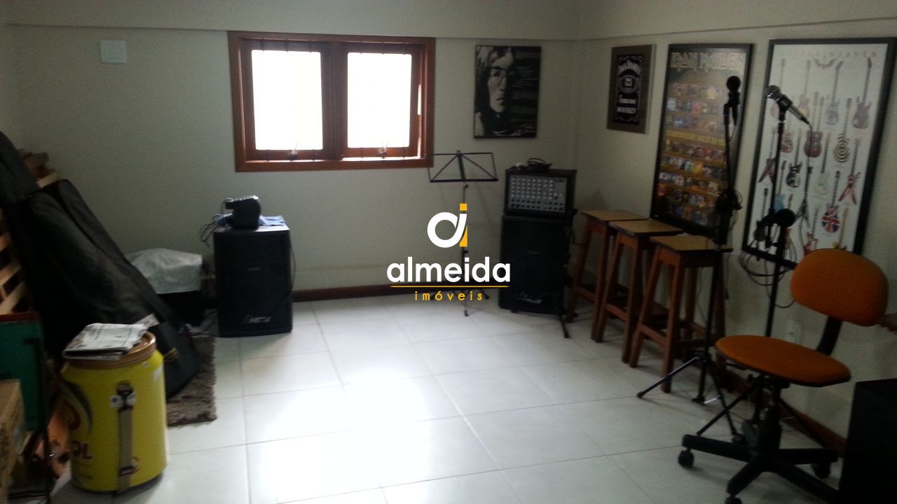 Casa à venda com 4 quartos, 240m² - Foto 49